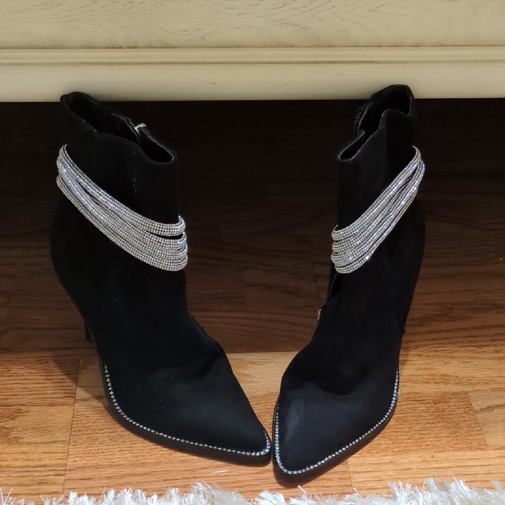 Chic Black Heeled Boots with Silver Detailing